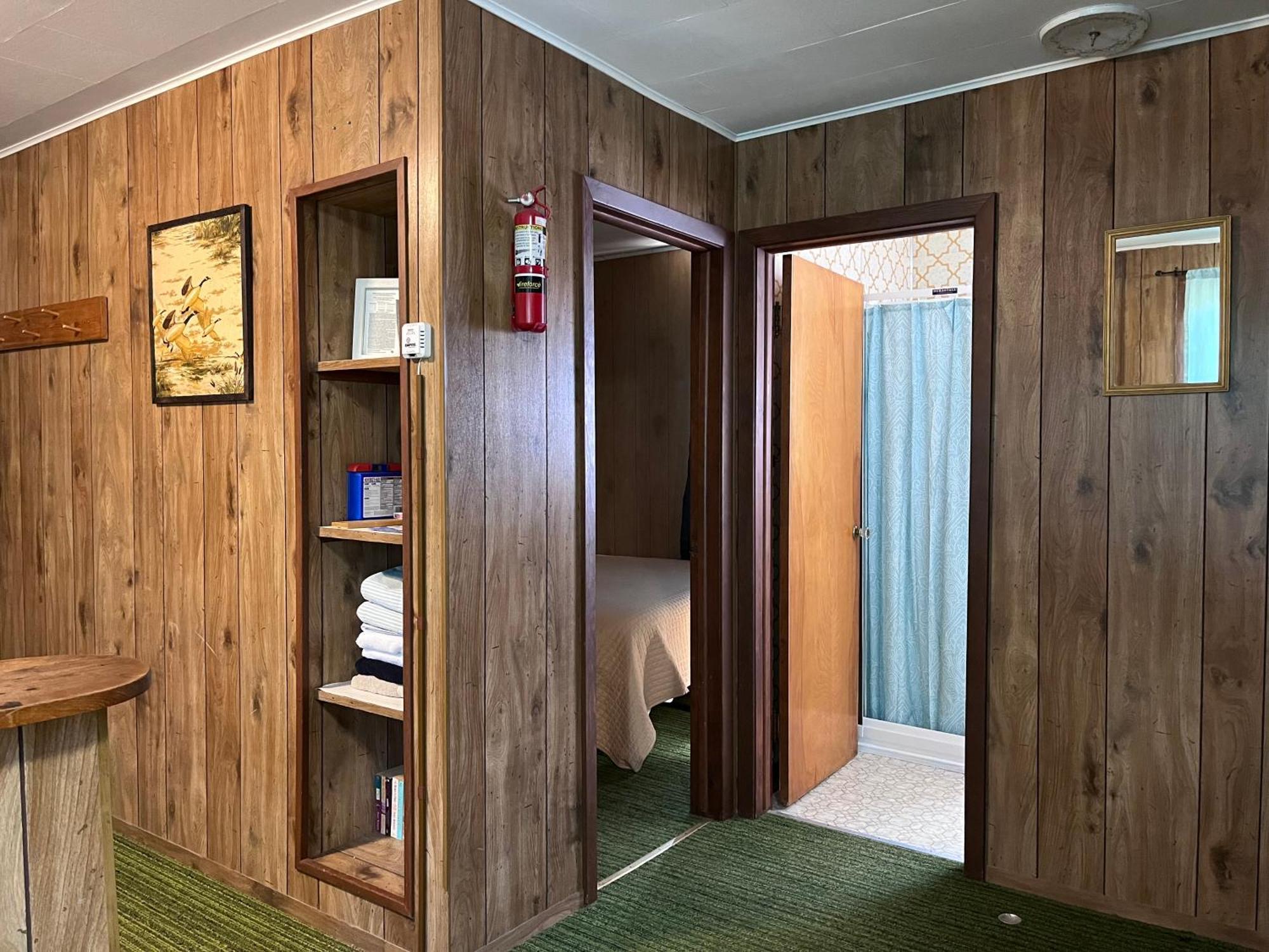 Musky Joe'S Twin Pines Resort New Post 외부 사진