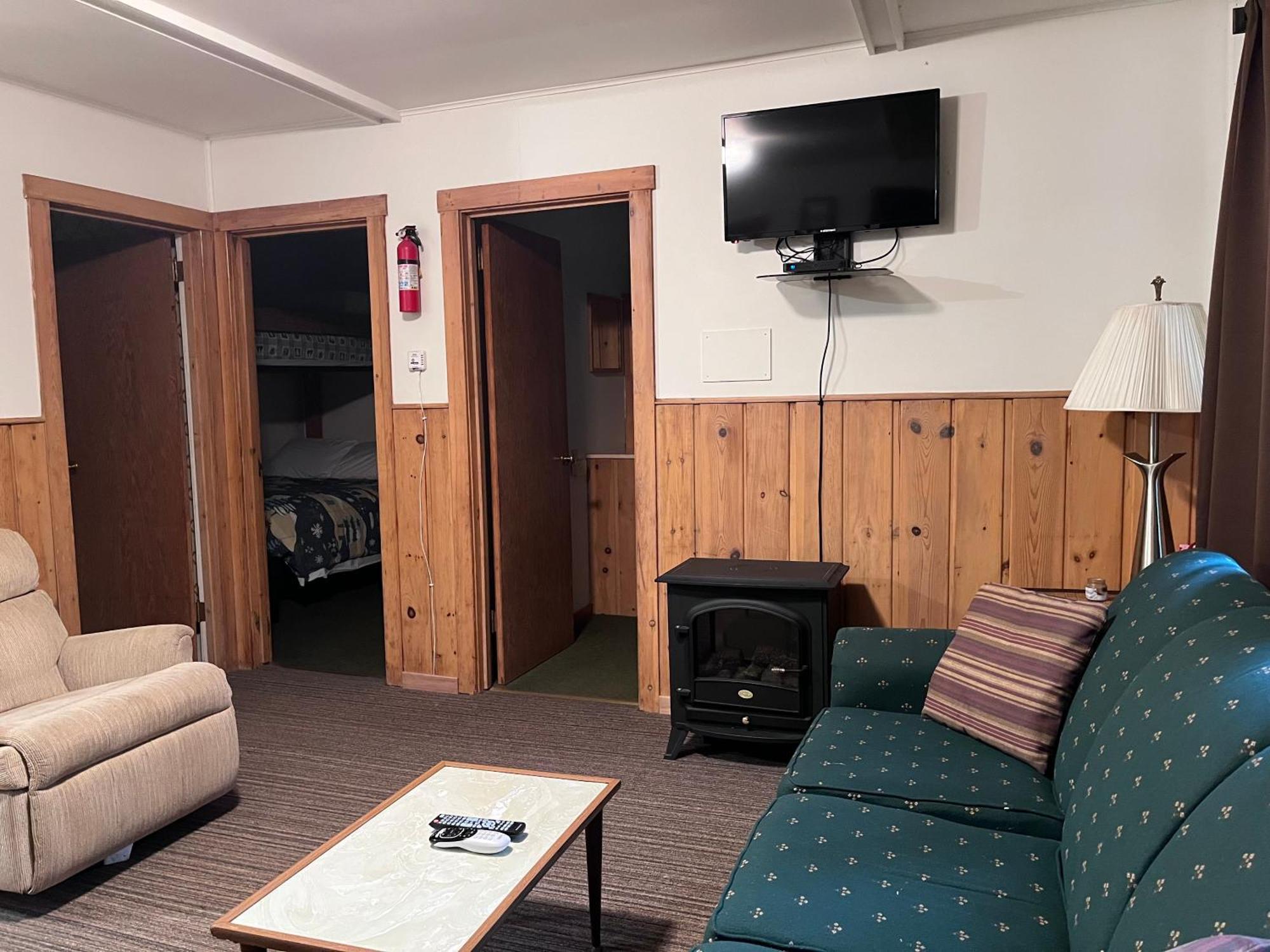Musky Joe'S Twin Pines Resort New Post 외부 사진